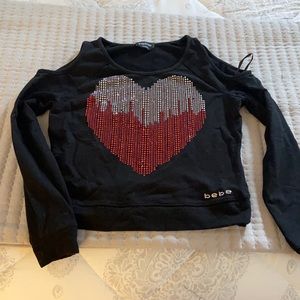 Bebe women’s cold shoulder rhinestone heart shirt